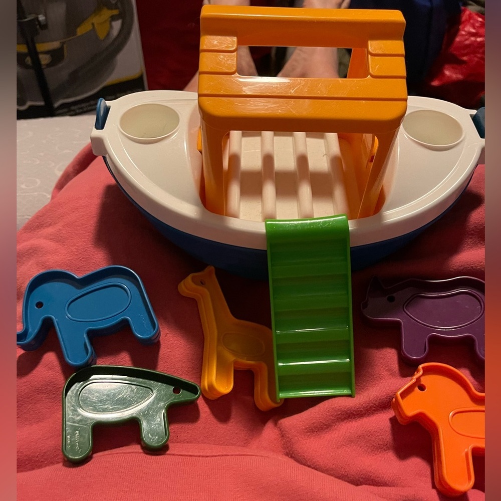Vintage Tupperware TupperToys Noah’s Ark Animals Boat